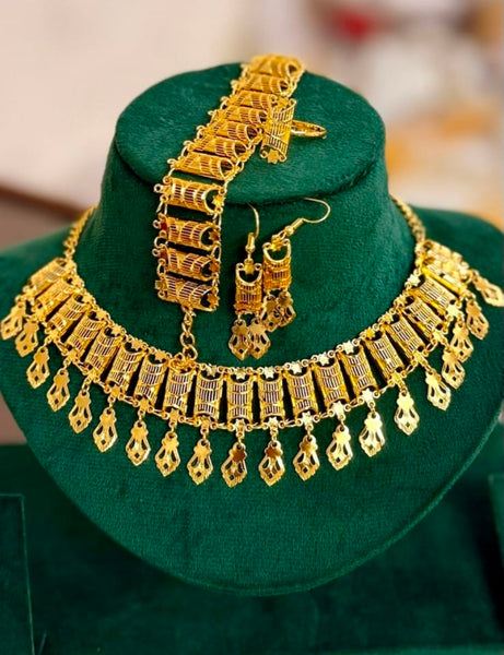 Collier 37